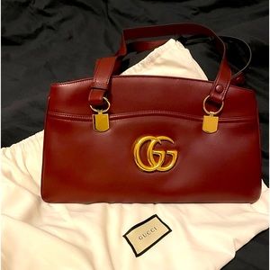 Medium sized burgundy Gucci purse